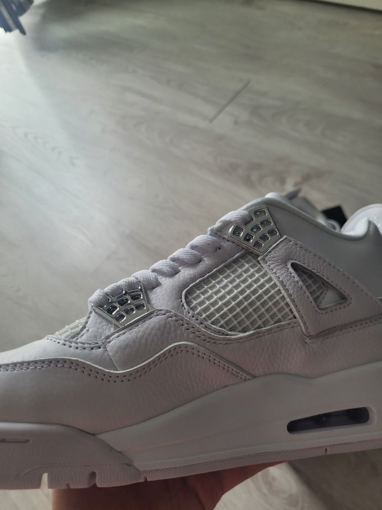 Air Jordan 4 "White Oreo"