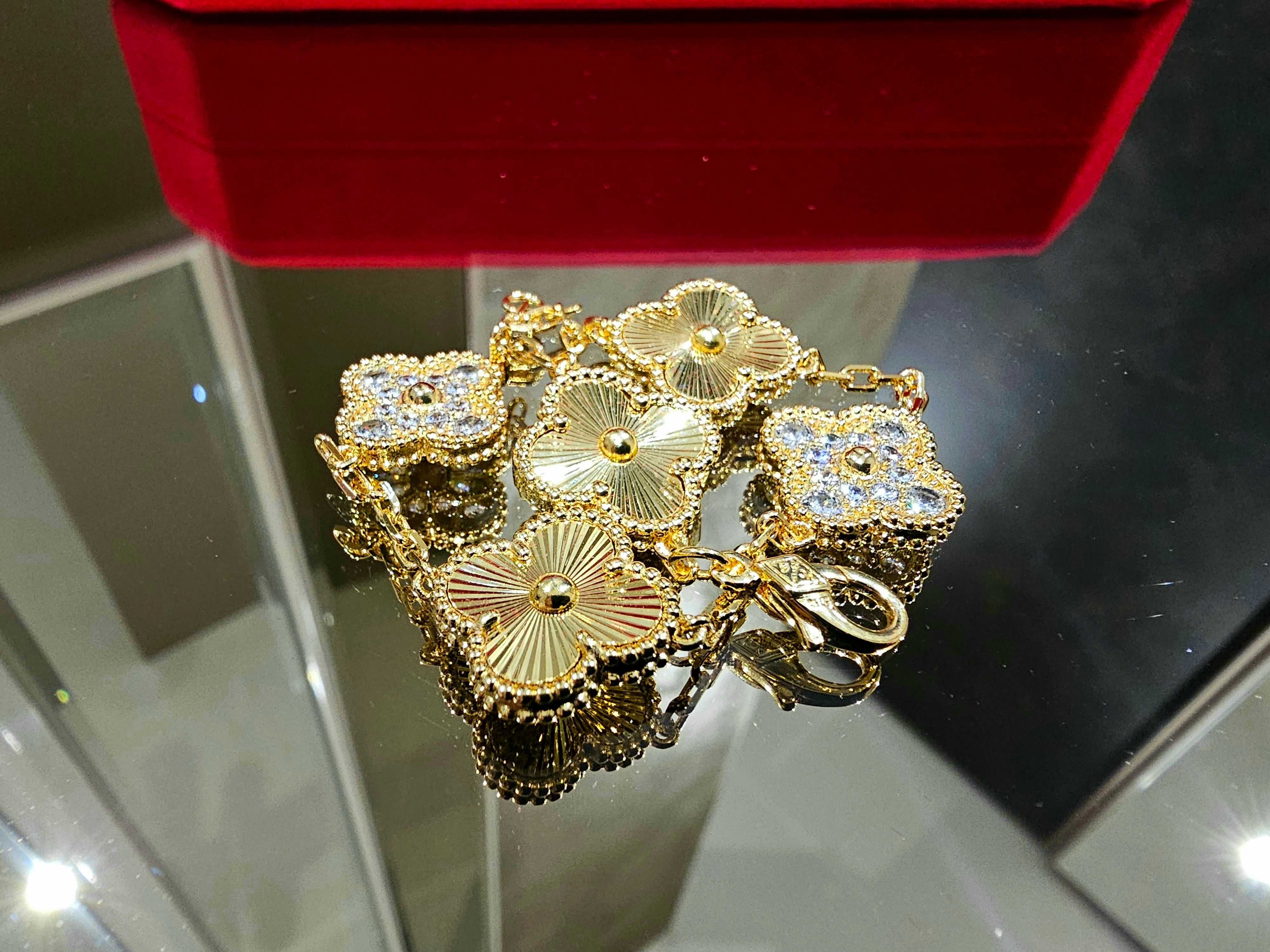 Van Cleef & Arpels VCA 5 Gold Diamond Vintage Alhambra Дамска Гривна