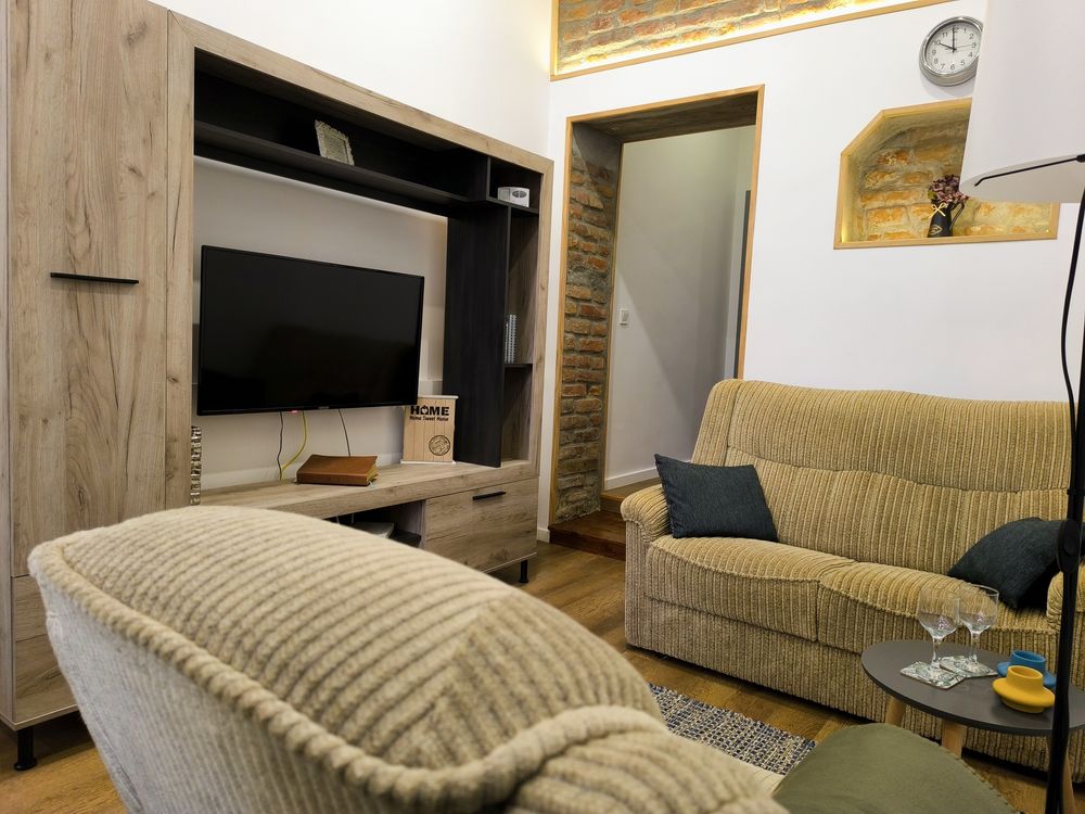 Vând apartament 3 camere, Central, Turda, 47 mp, parter, curte comună