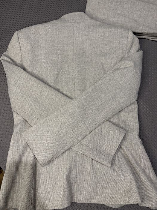 Дамски сив костюм