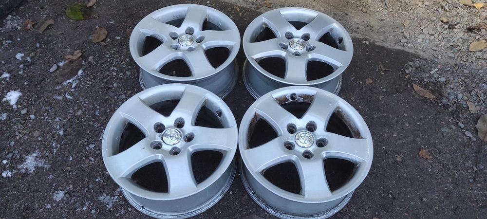Комплект не оригинальных дисков R16. Toyota Camry