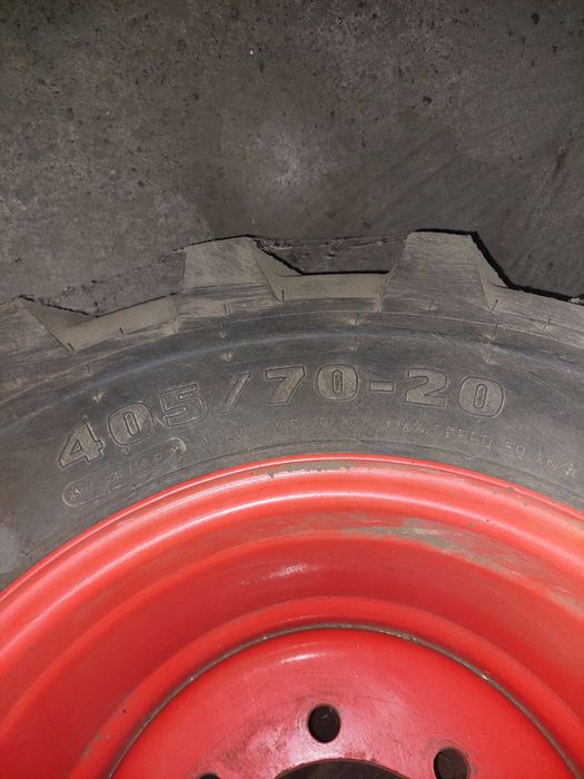 Roți cu cauciucuri noi