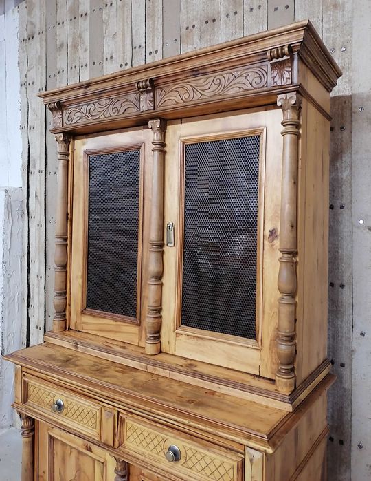 Bufet/Dulap foarte vechi din lemn masiv /Vitrina