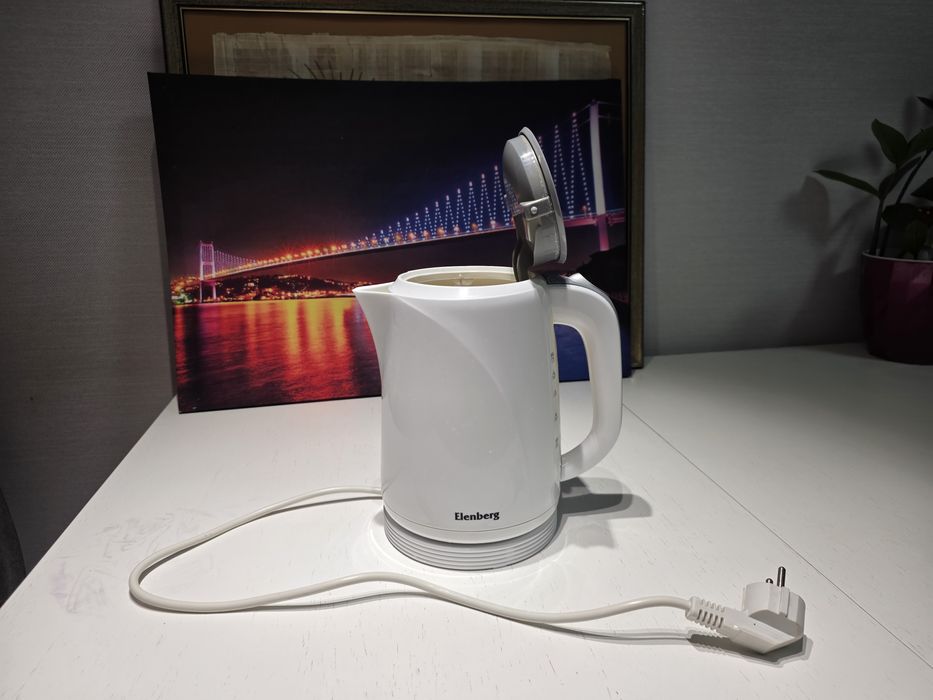 Электрический чайник Elenberg
