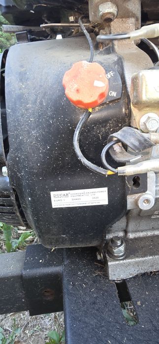 Tocator crengi cu motor benzina 15 cp