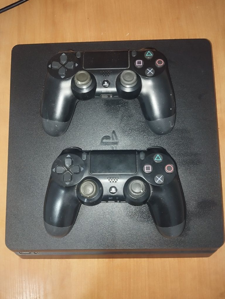 Продам Playstation 4