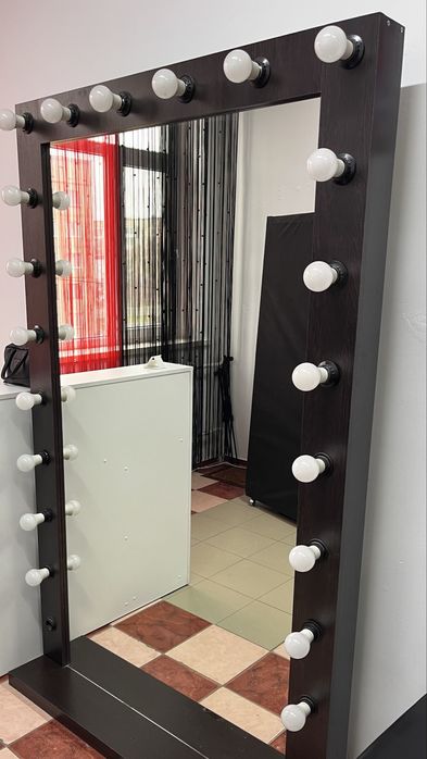 Продам зеркало в хоршем состоянии