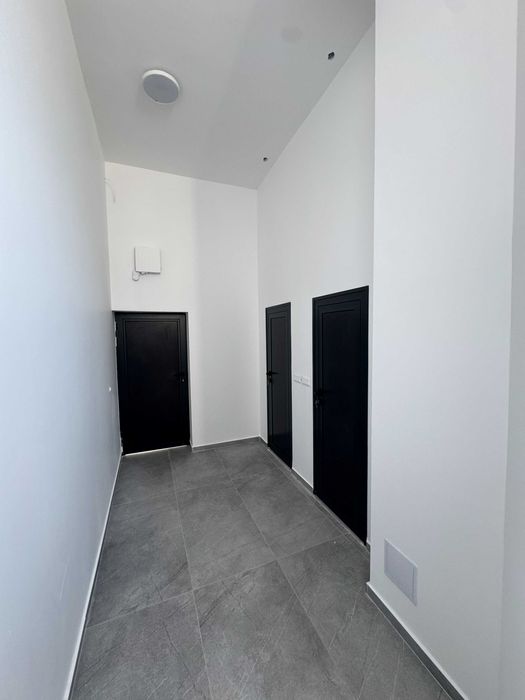 PCLife Center - дава под наем - модерни офиси, магазини и палетоместа!