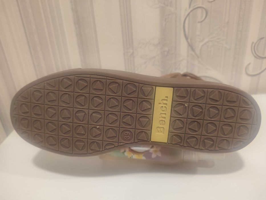 Дамски нови боти .