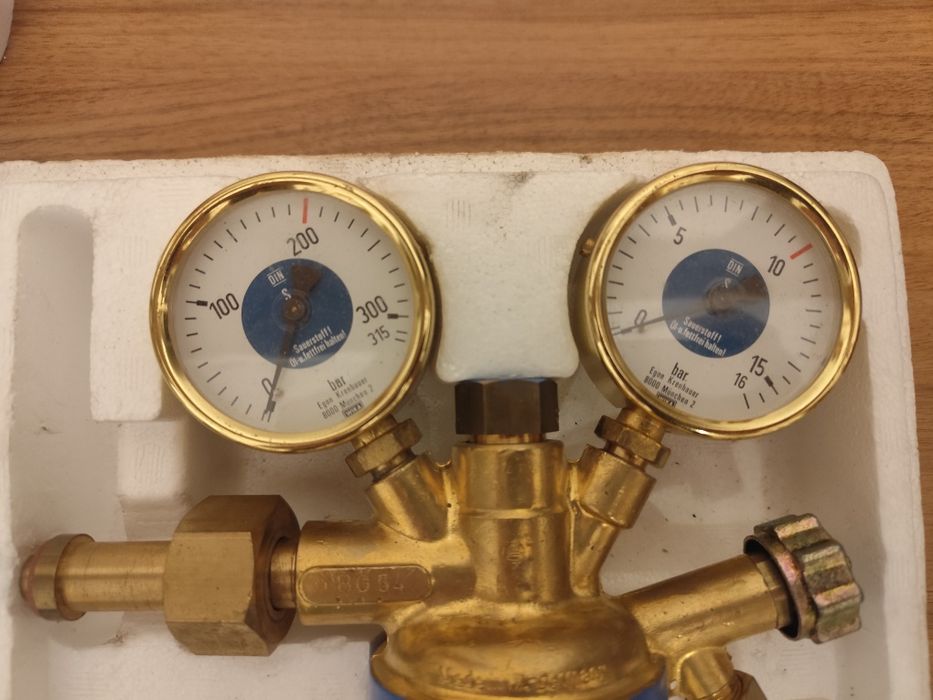 Reductor de presiune Oxigen, 200 bar, Nou și ieftin