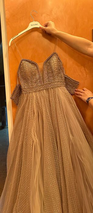 Дамска златиста рокля с камъни