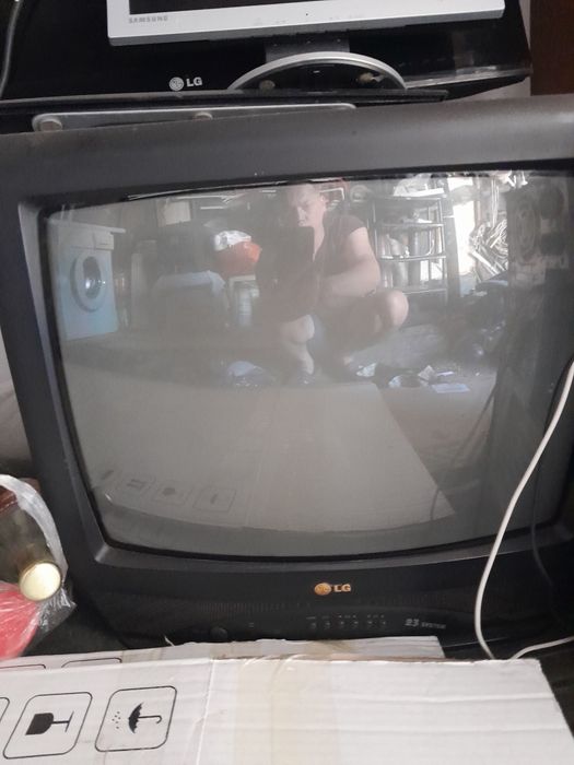 Продам телвизорLD цветной5000т