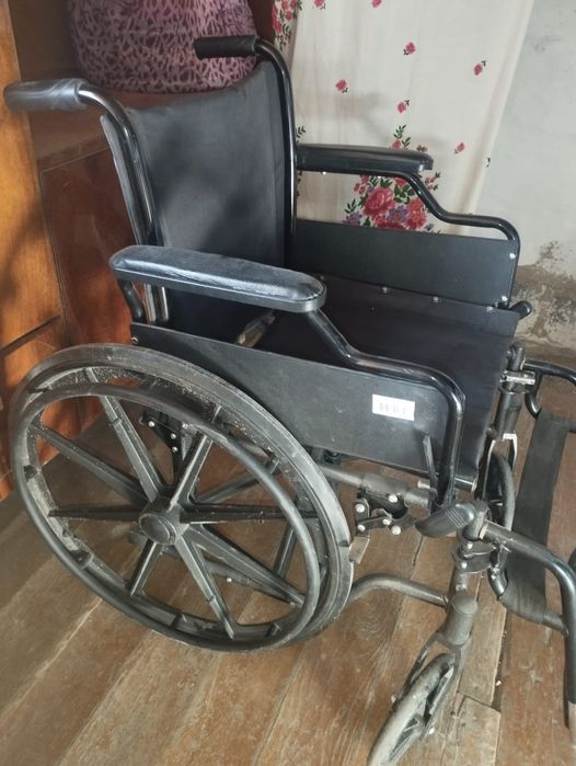 Продам инвалидную коляску новую