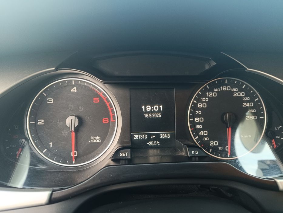 Vând Audi A4 B8 2.0 TDI 2012 143 cp