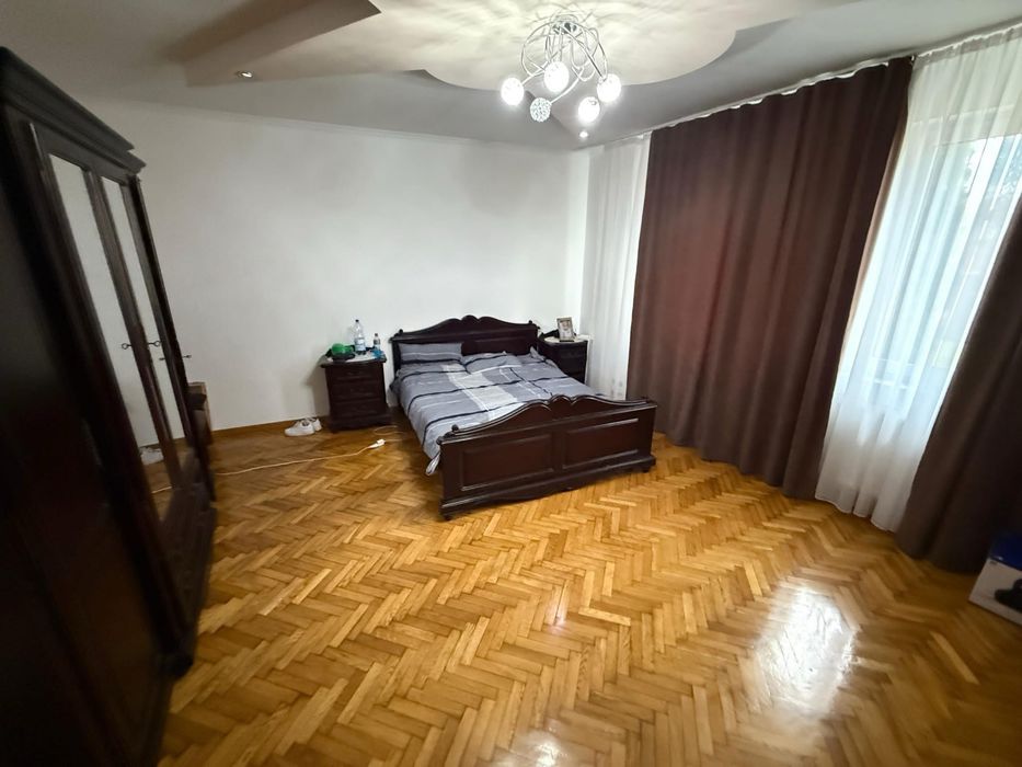 Ofer spre închiriere Casa cu 3 camere pe un nivel zona 14 Mai