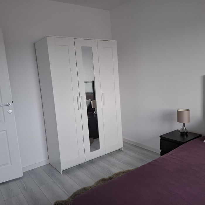 Inchiriez partament cu o camera