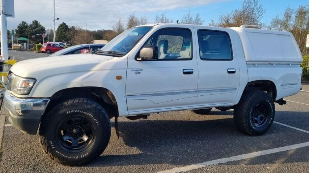 Autoutilitară Toyota Hilux 2.5 d4D 102 cai cu TVA si vamă platită