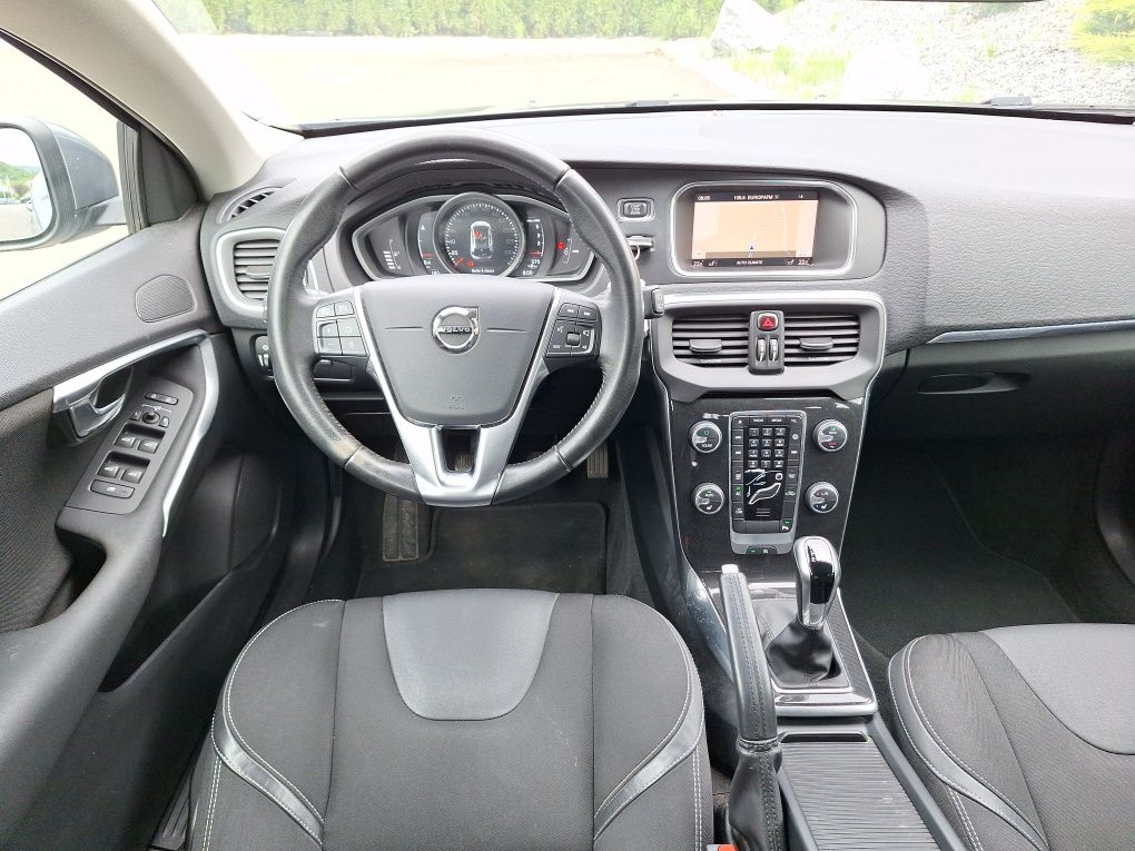 Volvo V40/2017/ Full Led Tehnologi/Navigație/Senzori/Un singur proprie