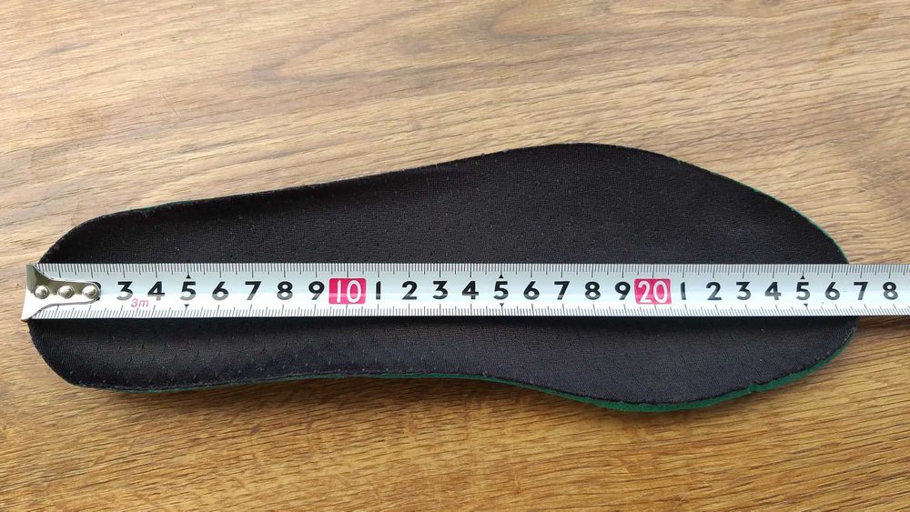 Продавам цветни маратонки