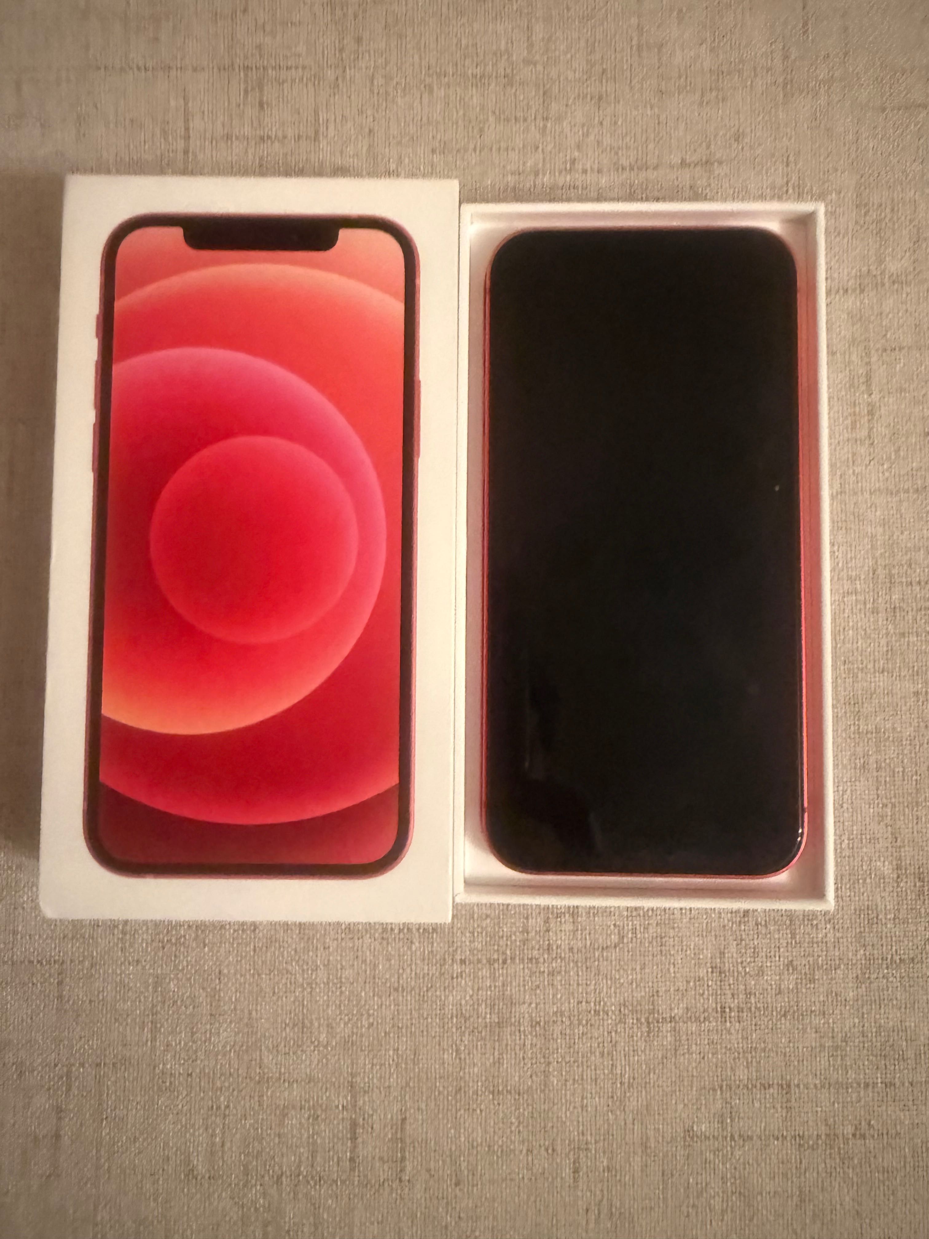 iPhone 12 червен цвят