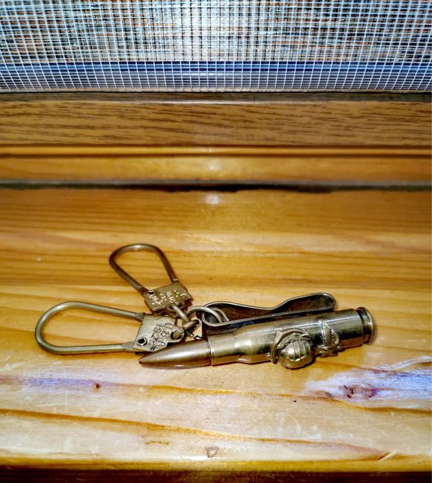 Антикварен месингов бронзов военен ключодържател фиба щипка за пари