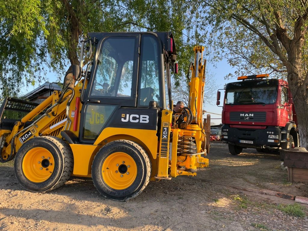 Vând minibuldoexcavator JCB 1CX