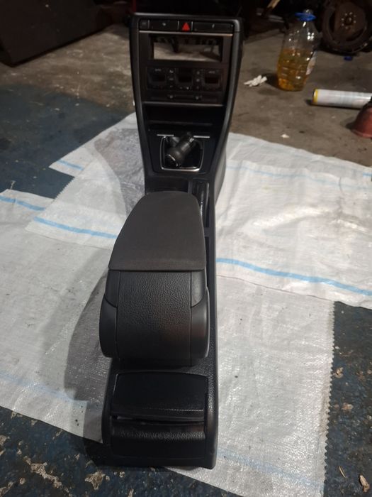 Consola centrala completa audi a4 b7 1.9 tdi BKE 5trepte 2006