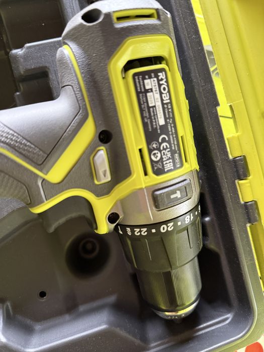 Mașină de găurit cu percuție 18V ONE+™