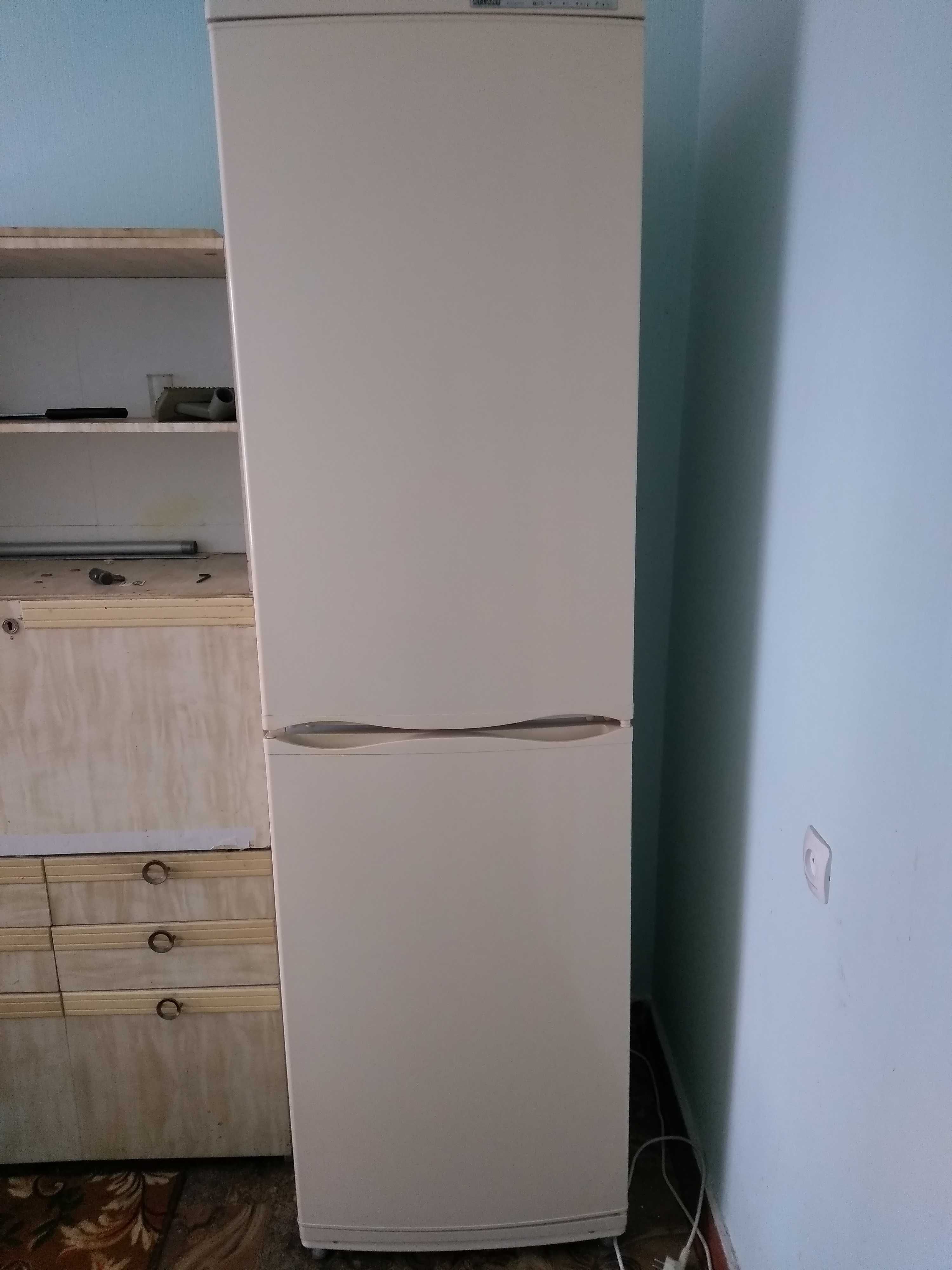 Холодильник " Атлант" в идеальном рабочем состоянии