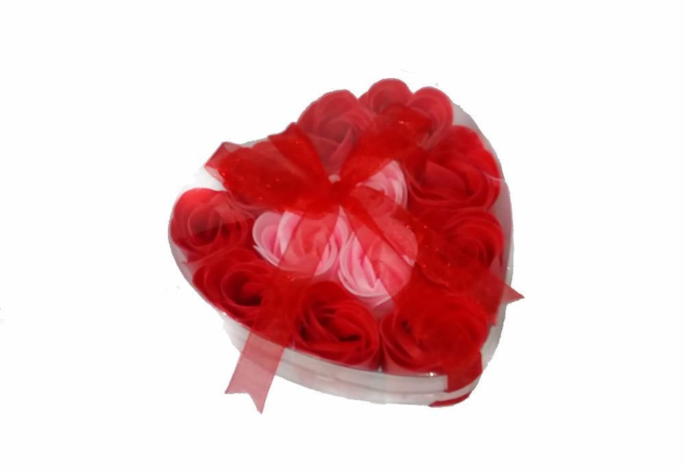 Кутия във формата на сърце с 12 сапунчета розички