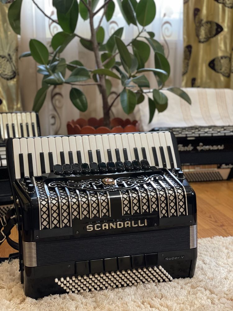 Acordeon Scandalli Super VI