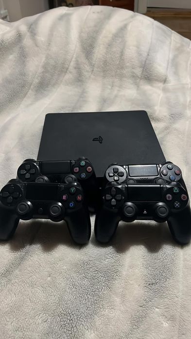 PlayStation 4 +4 Controllere