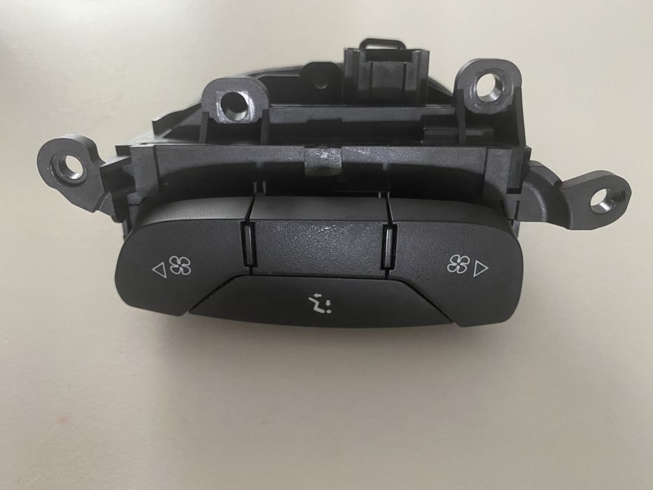 Пульт климат контроля (правая сторона) от Captiva 2015 года выпуска.