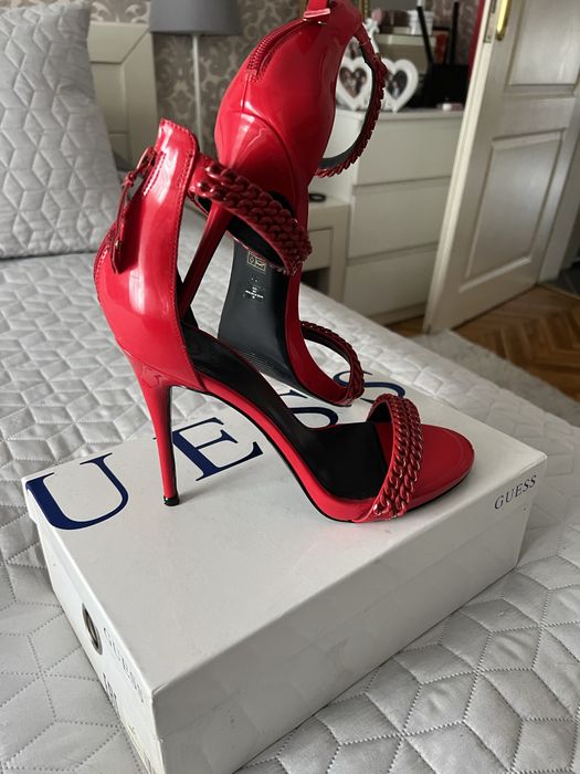 Елегантни дамски обувки