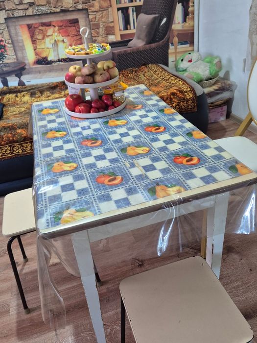 Стол со стульями