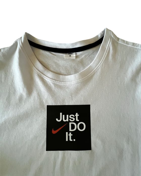 Vând tricou Nike “Just Do It.”