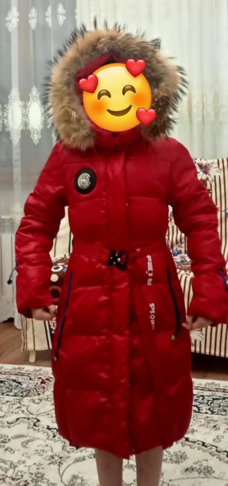 Теплая, легкая, ярко-красная зимняя куртка на 10-11 лет