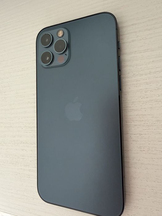IPhone 12 Pro в идеальном состоянии