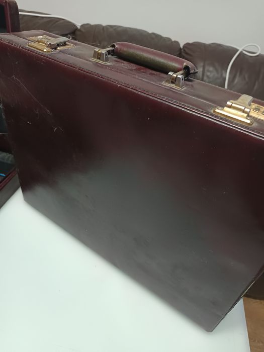 2 genti piele vechi tip diplomat