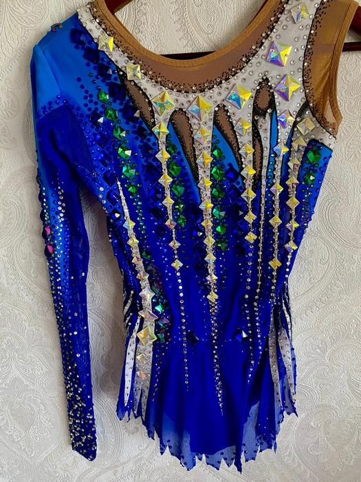 Продам купальник для художественной гимнастике