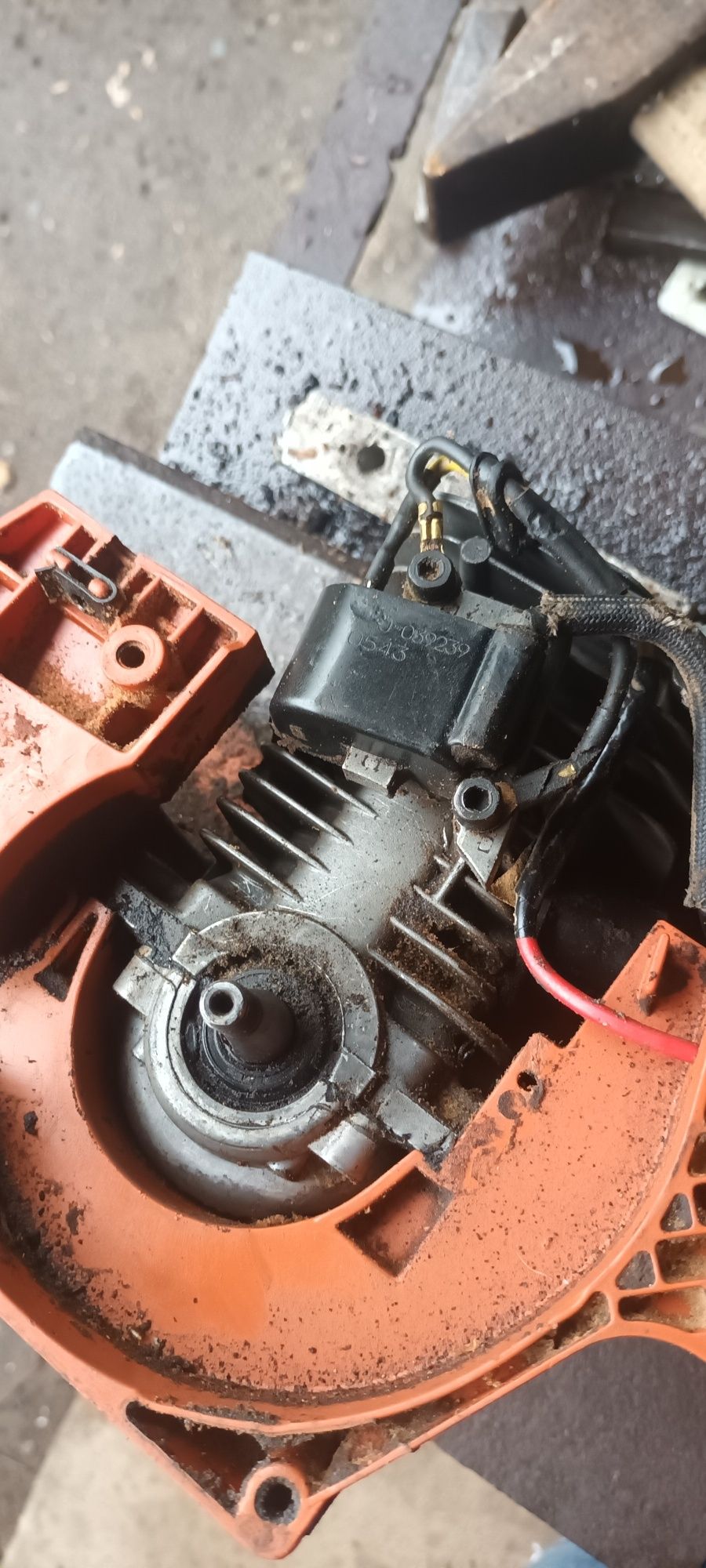 Vând piese husqvarna 142