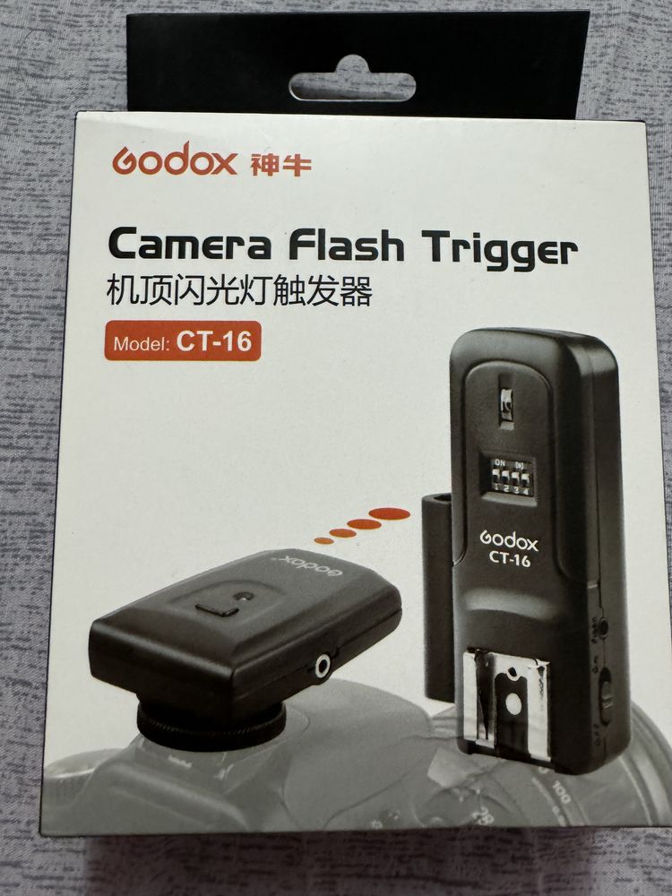 Camera flash trigger