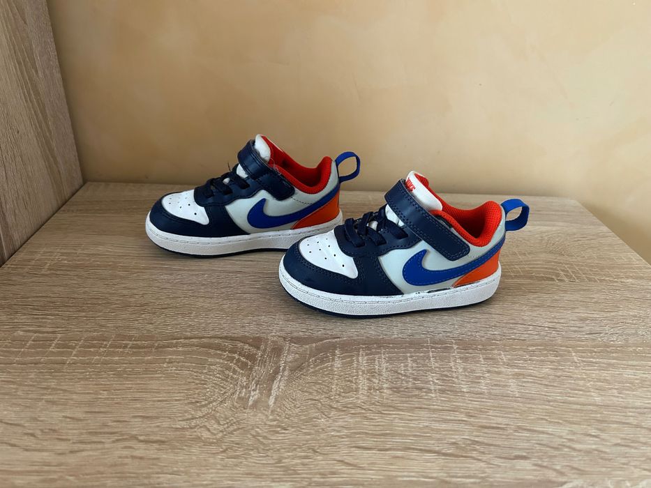 Продавам маратонки Nike Court Borough