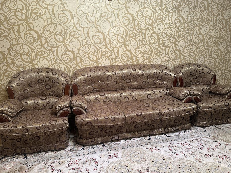 продаётся диван и 2 кресла