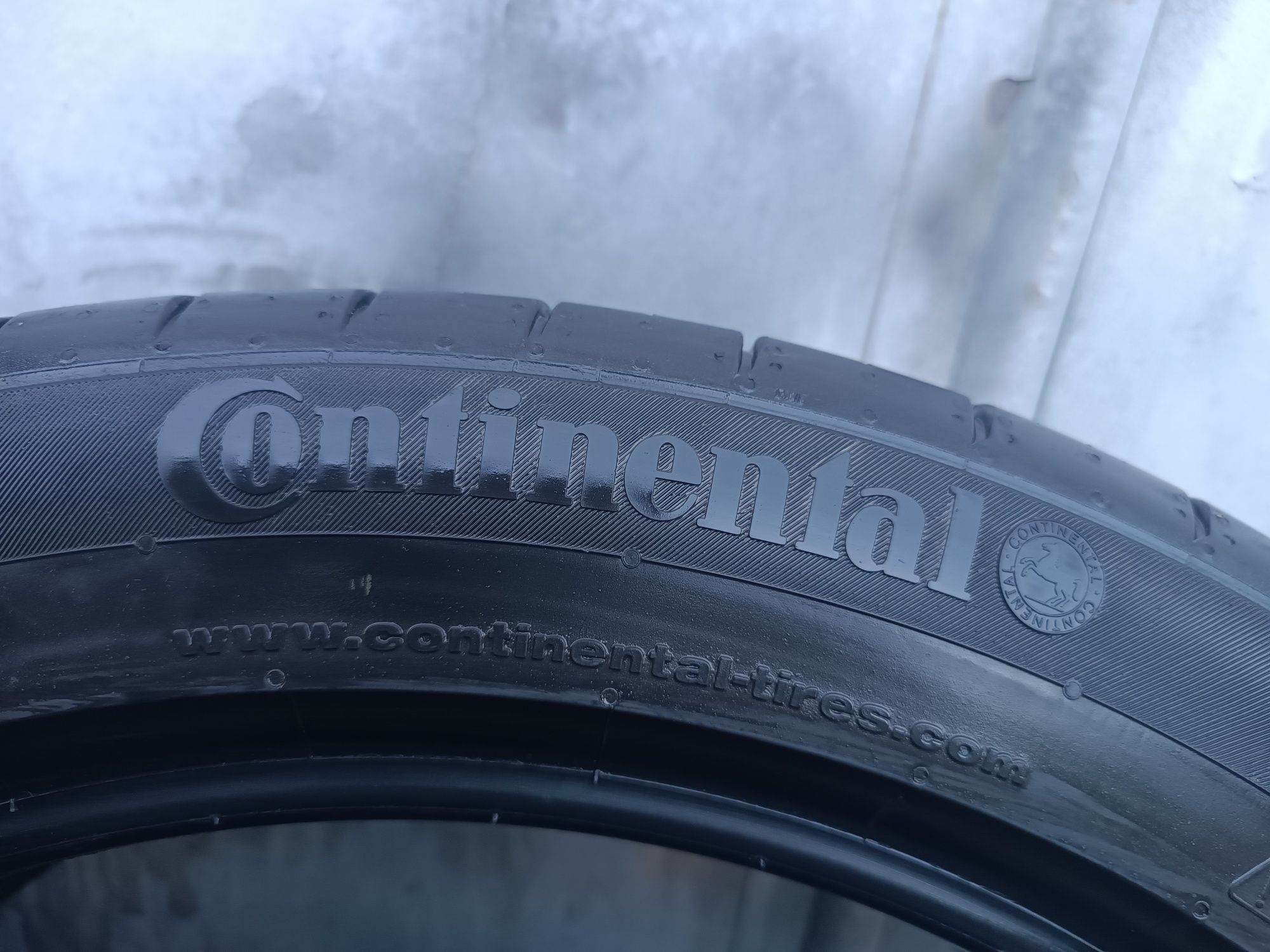 245/45/19 Continental