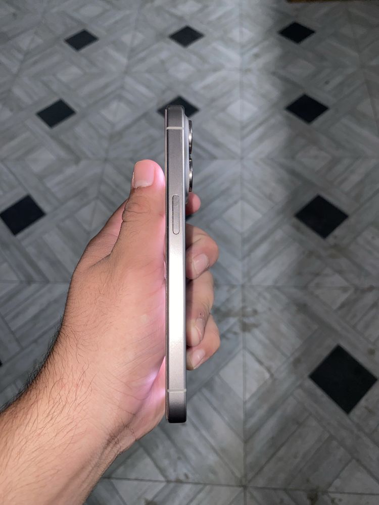 Iphone 15 pro natural titanium