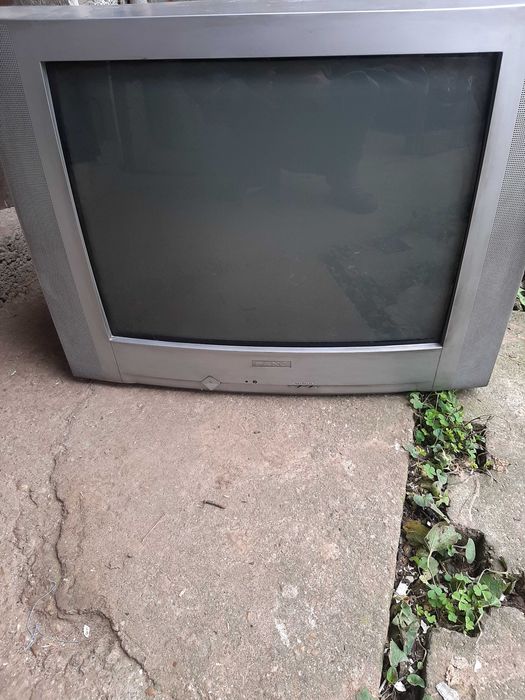 Телевизори големи