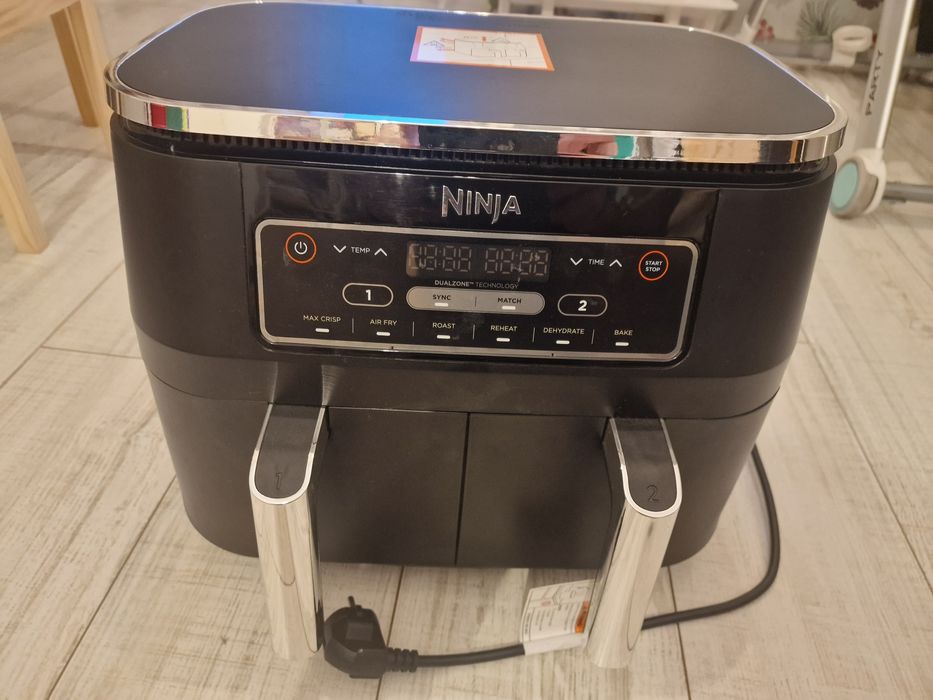 Airfryer Ninja AF300EU, 2470W, 7.6L ,dublu, ca nou.