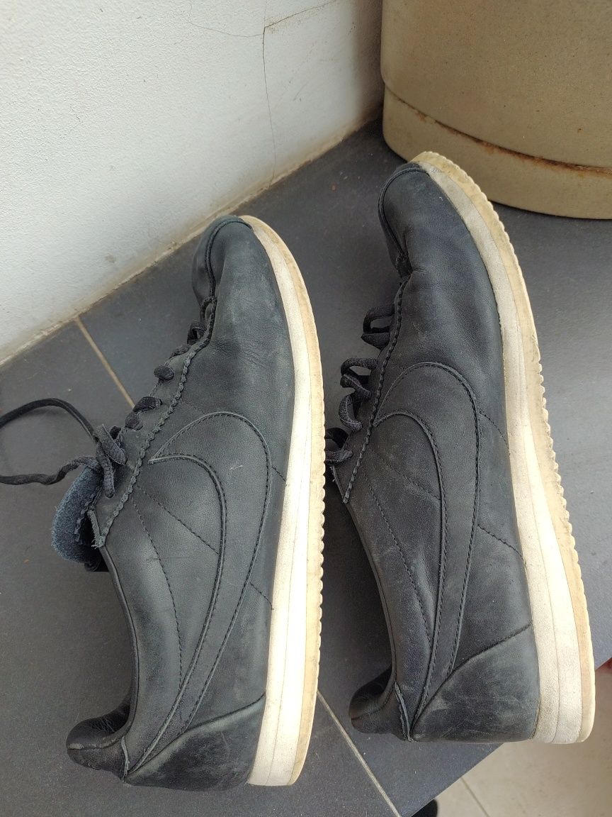 Продавам маратонки  Nike естествена кожа