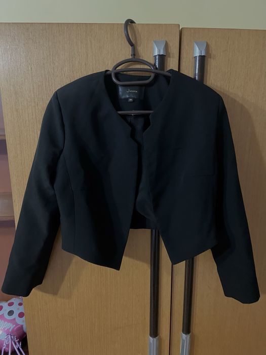 Запазени дамски връхни дрешки